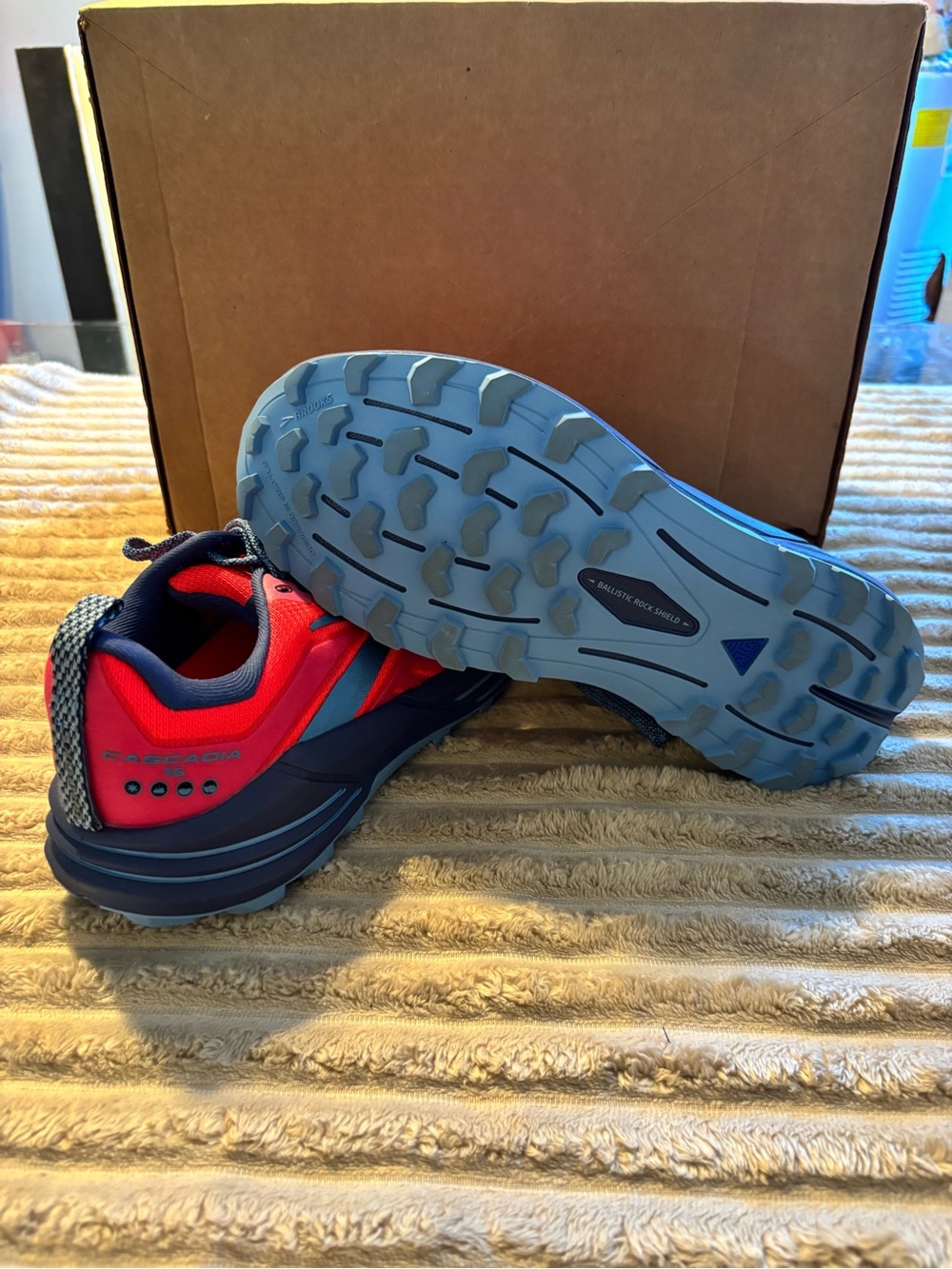 Brooks Sneakers in Bright Pink with Navy Details - Picture 3 of 3